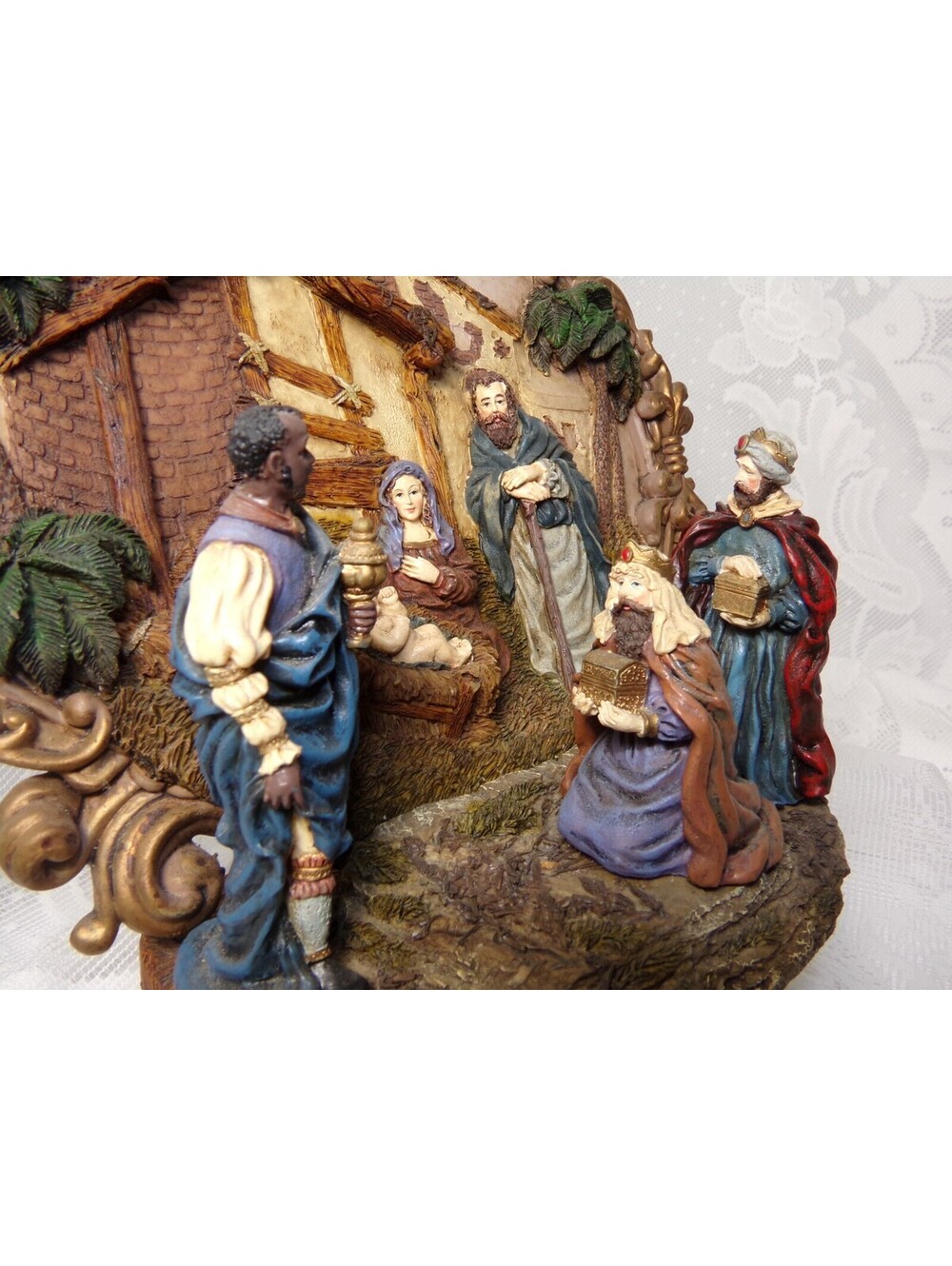 Christmas Ceramic Nativity Mary Joseph Jesus and the three king's Piece. - Picture 9 of 16